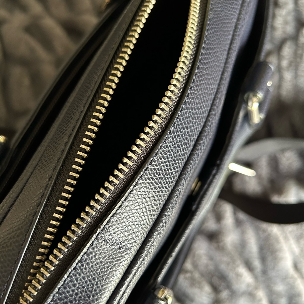 Beautiful!! Barely Used, Like New Condition. Leat… - image 7